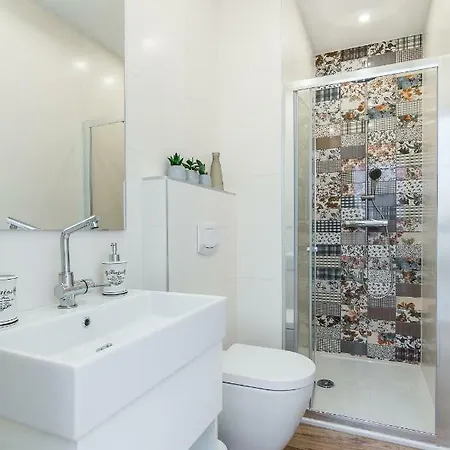 4 Elements Old Town Views 4* טרוגיר