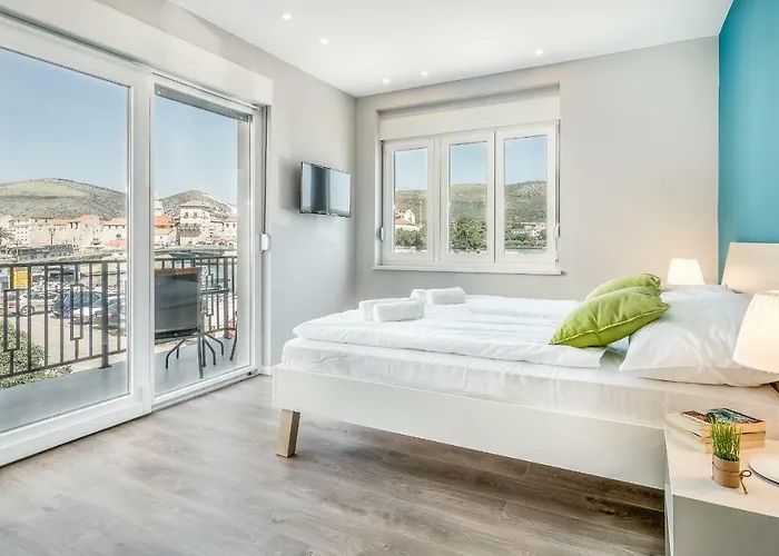 4 Elements Old Town Views トロギール